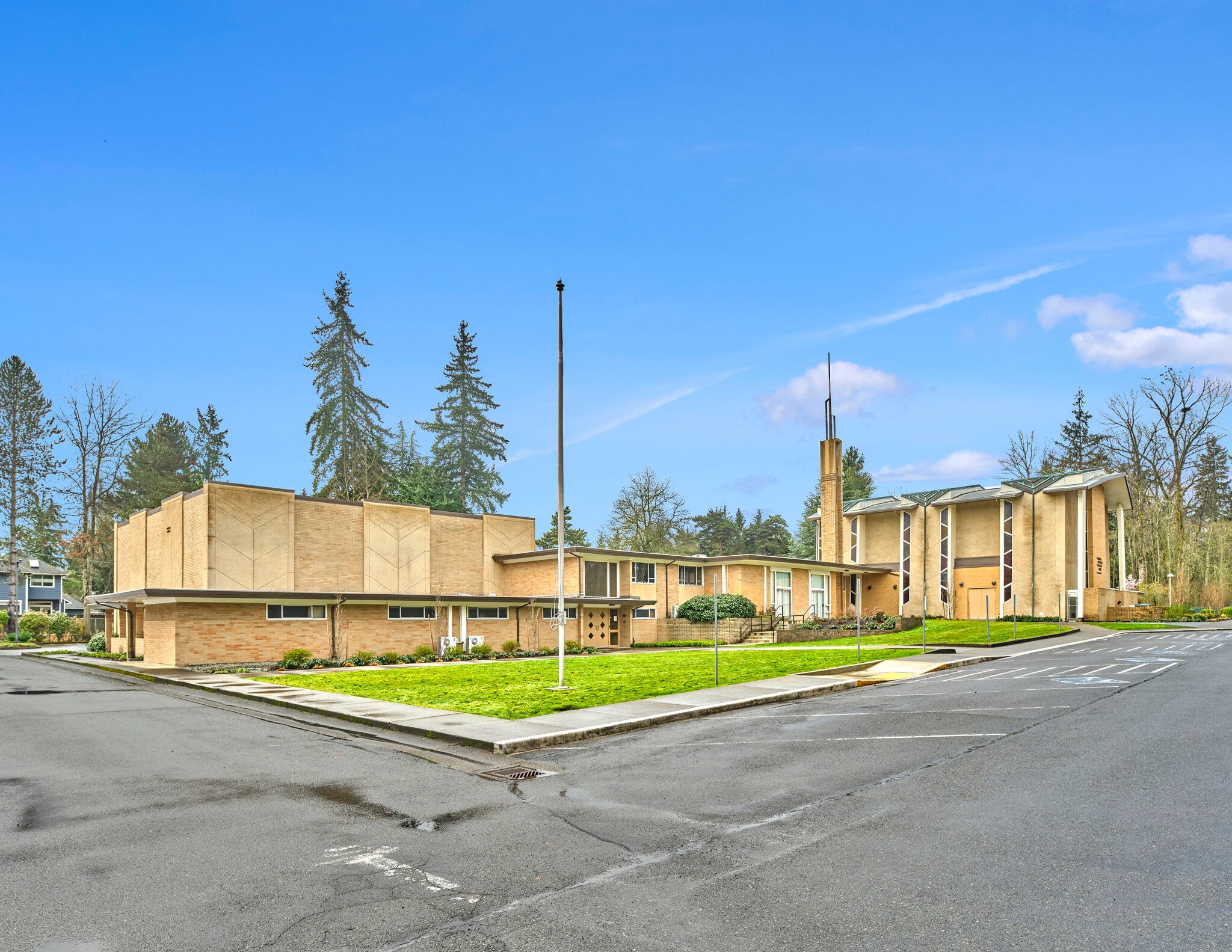 10675 NE 20th St, Bellevue, WA for Sale