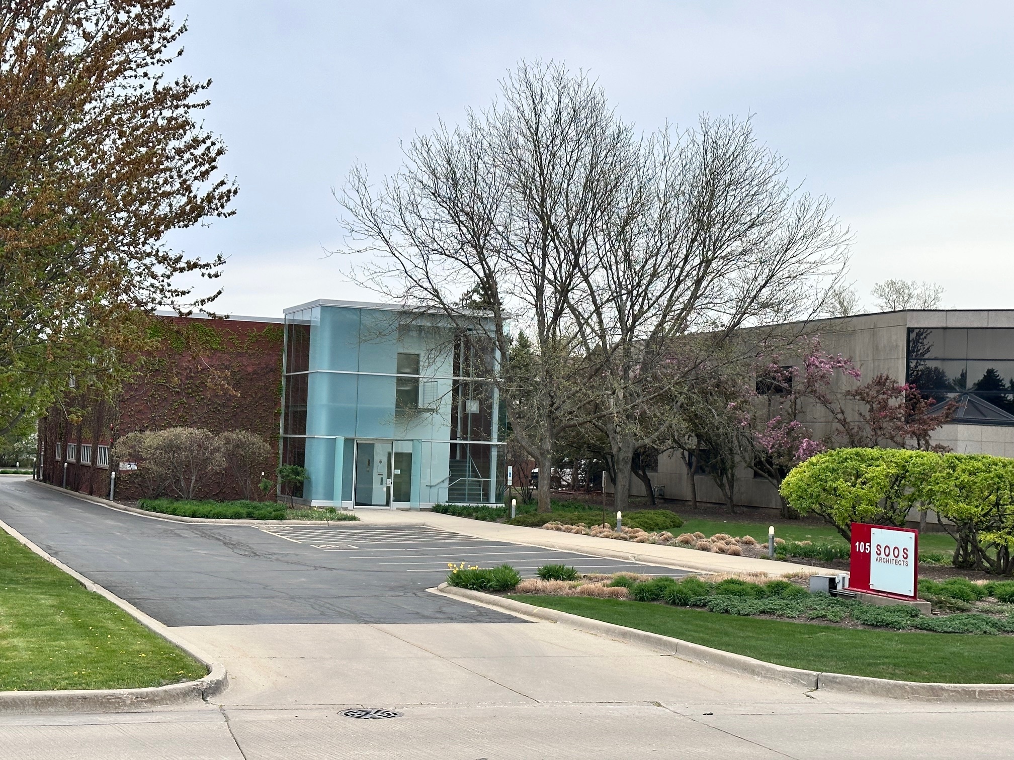 105 Schelter Rd, Lincolnshire, IL for Sale