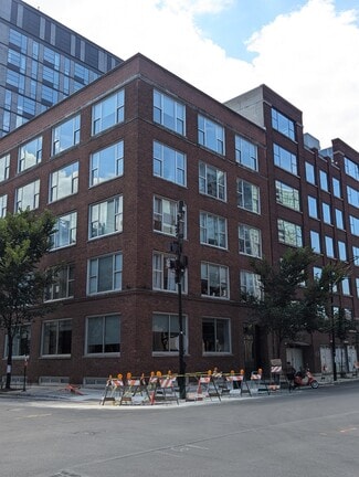 Chicago, IL Office - 401 W Superior St