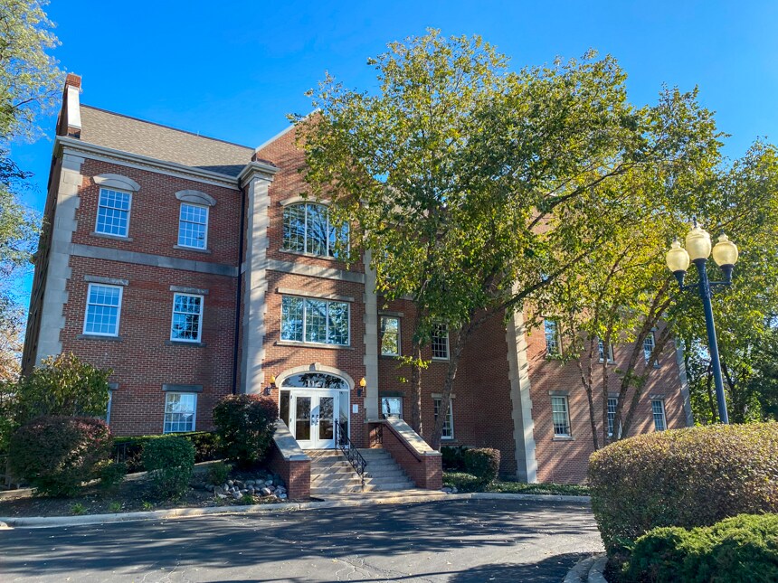 1121 E Main St, St Charles, IL for Rent