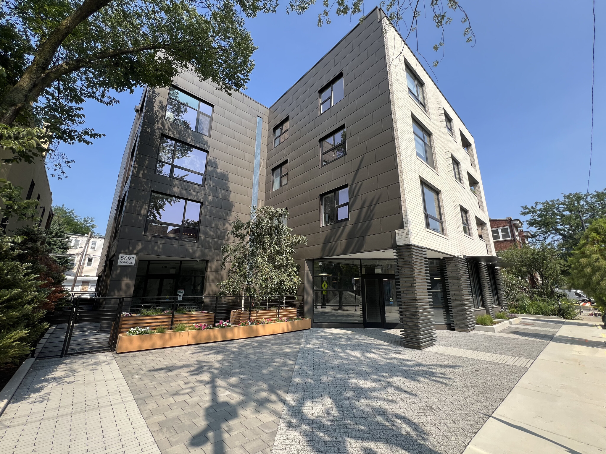 5691-5697 N Ridge Ave, Chicago, IL for Rent