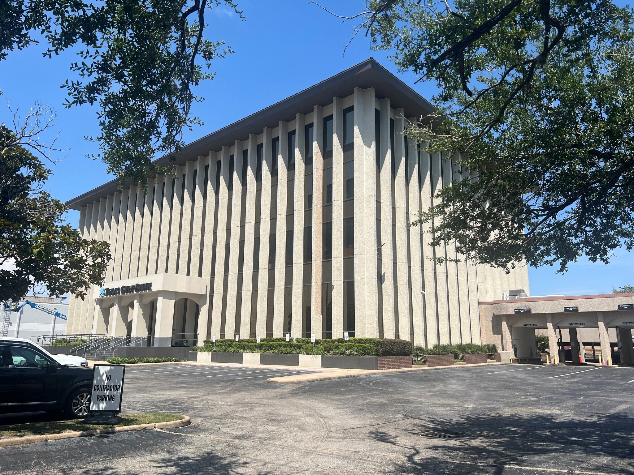 900 Town & Country Blvd, Houston, TX for Rent