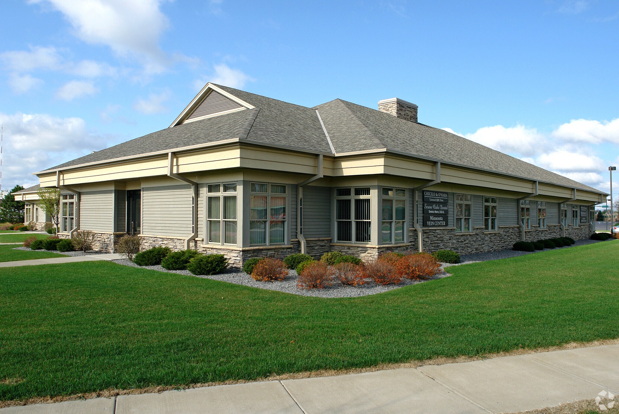 400 Village Center Dr, North Oaks, MN for Rent