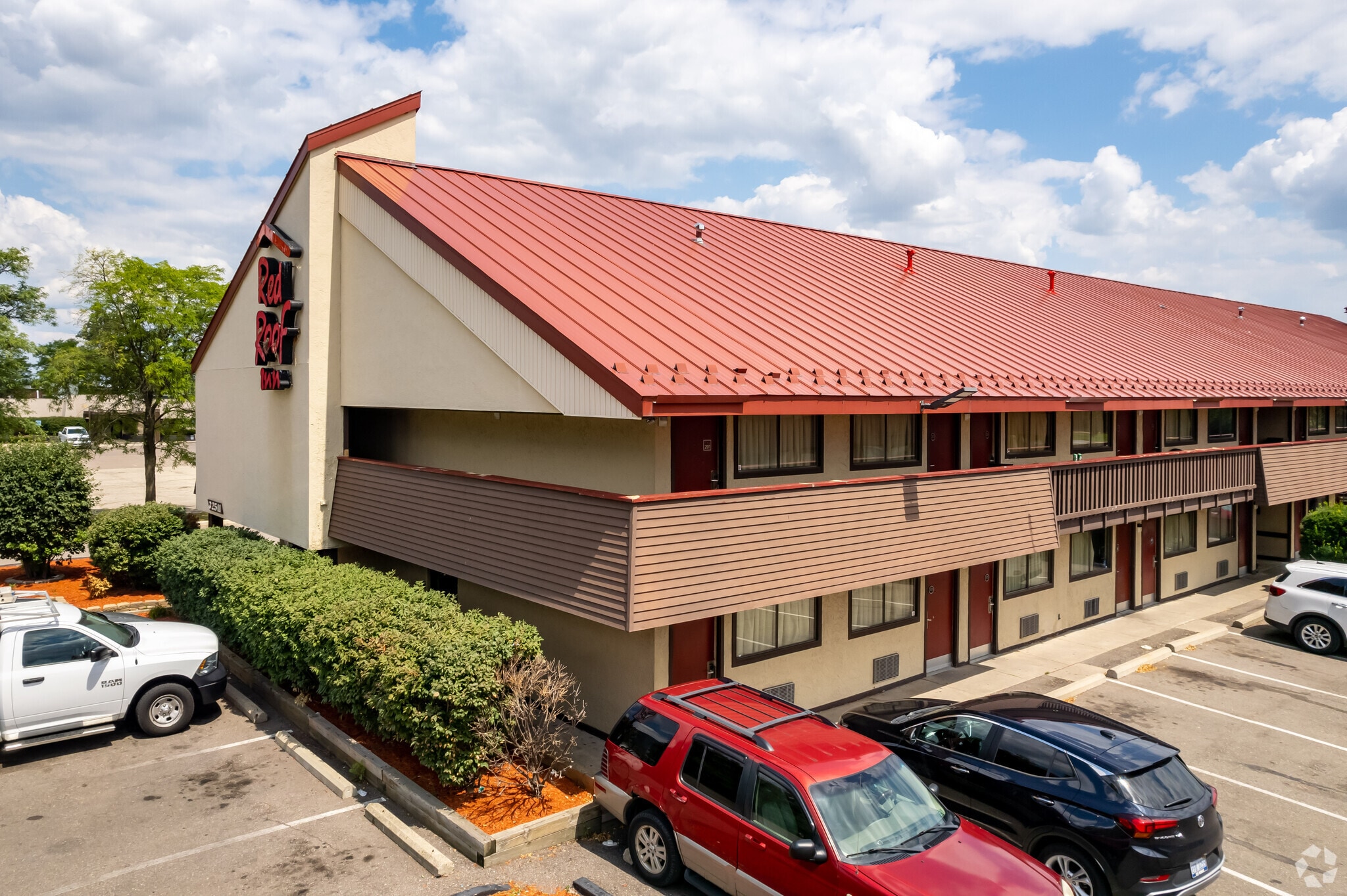 32511 Concord Dr, Madison Heights, MI for Sale