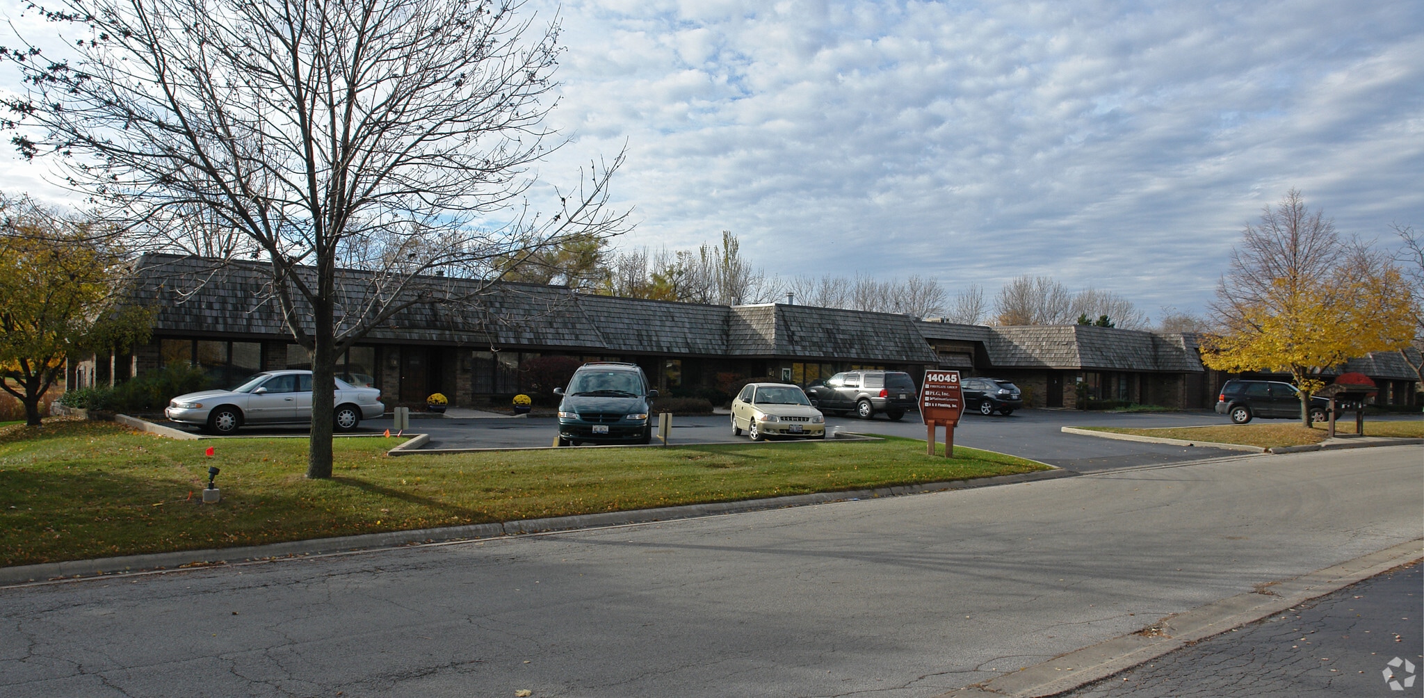 14045 W Petronella Dr, Libertyville, IL for Sale