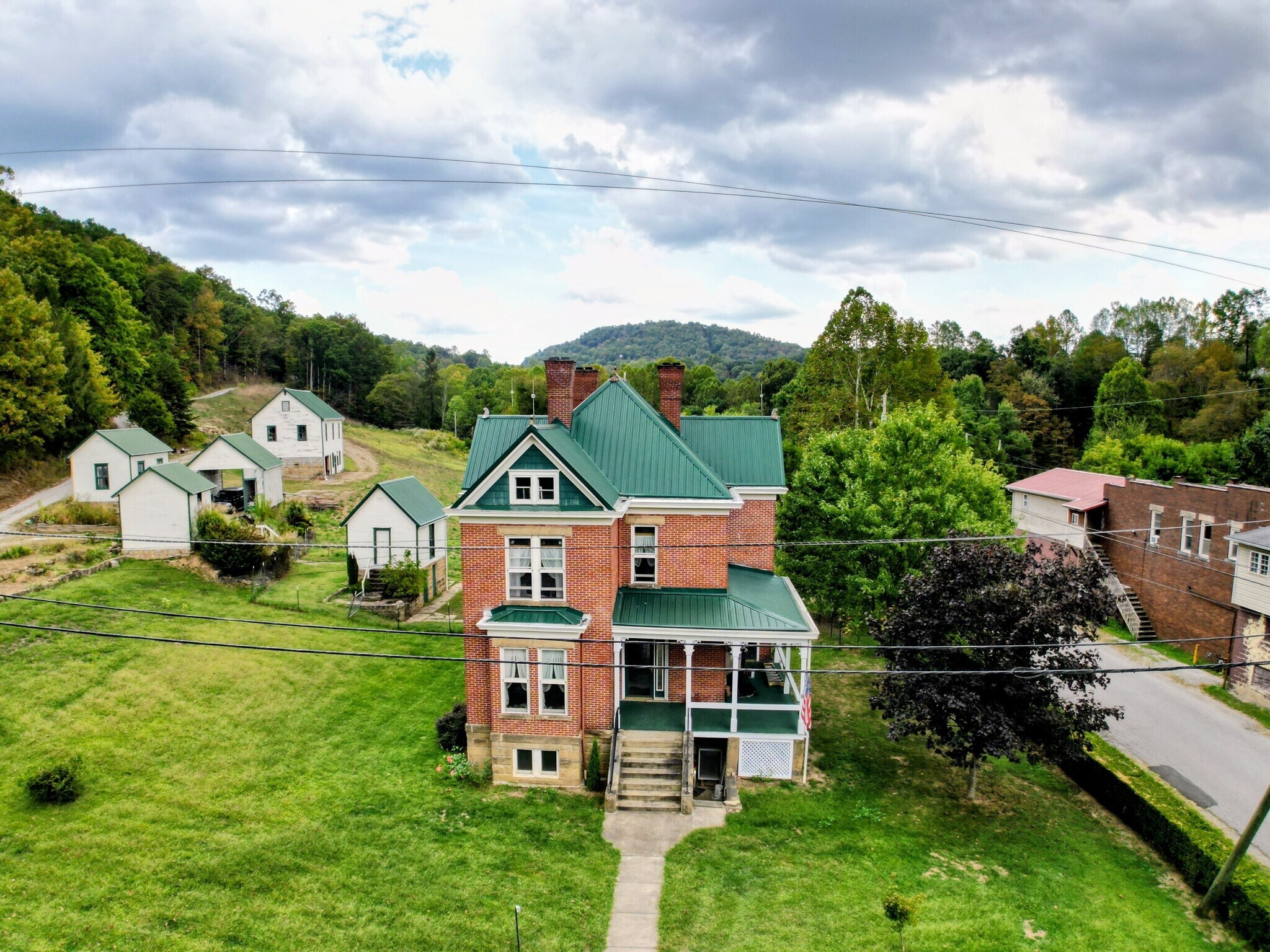 512 Walgrove Rd, Elkview, WV for Sale
