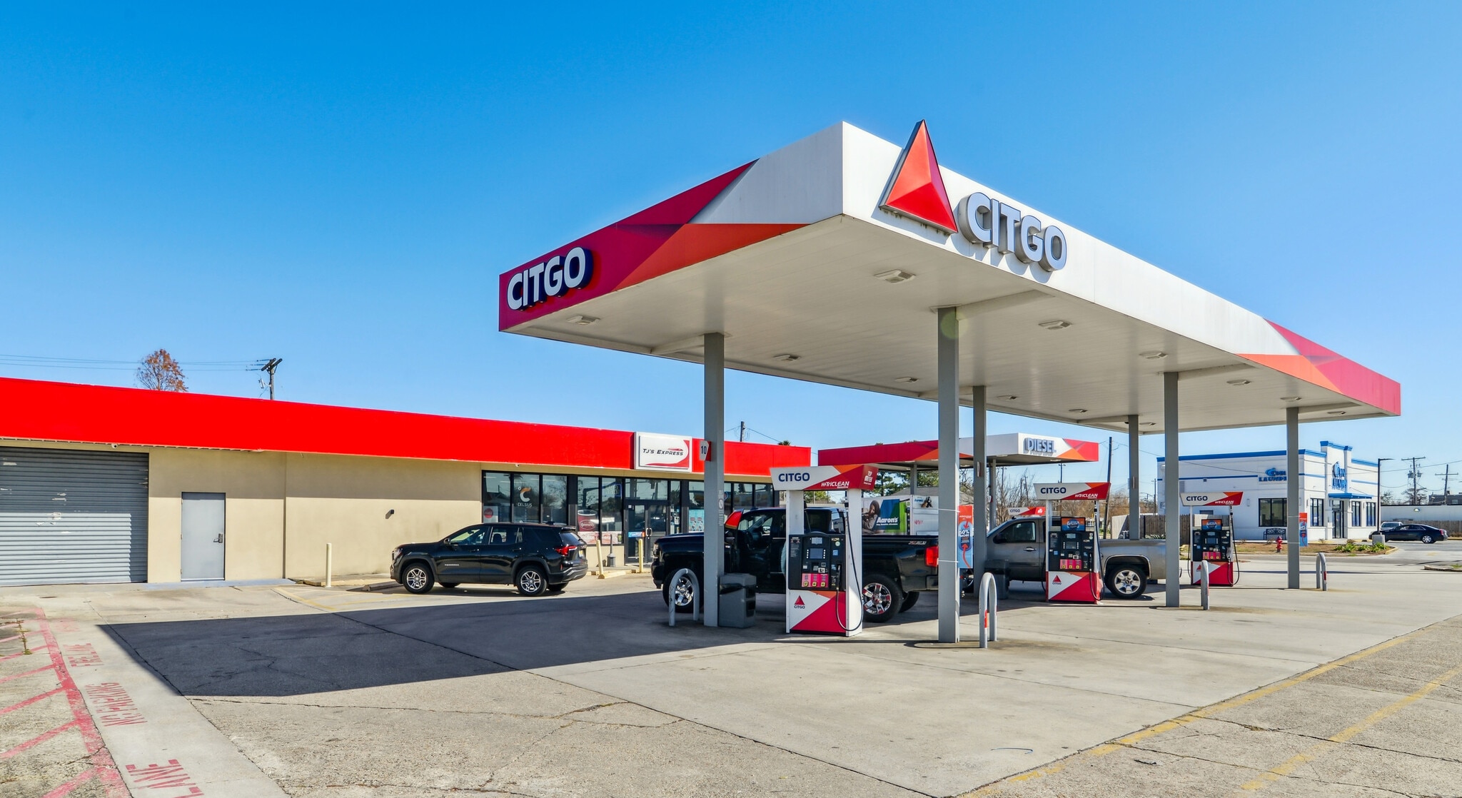 7571 W Judge Perez Dr, Arabi, LA for Sale