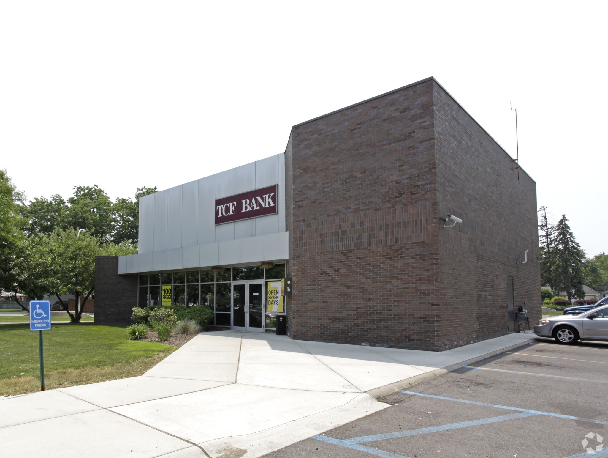 1811 Crooks Rd, Royal Oak, MI for Sale