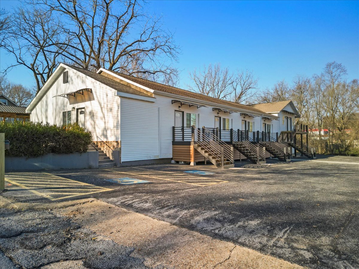 515 Nebraska Ave, West Plains, MO for Sale