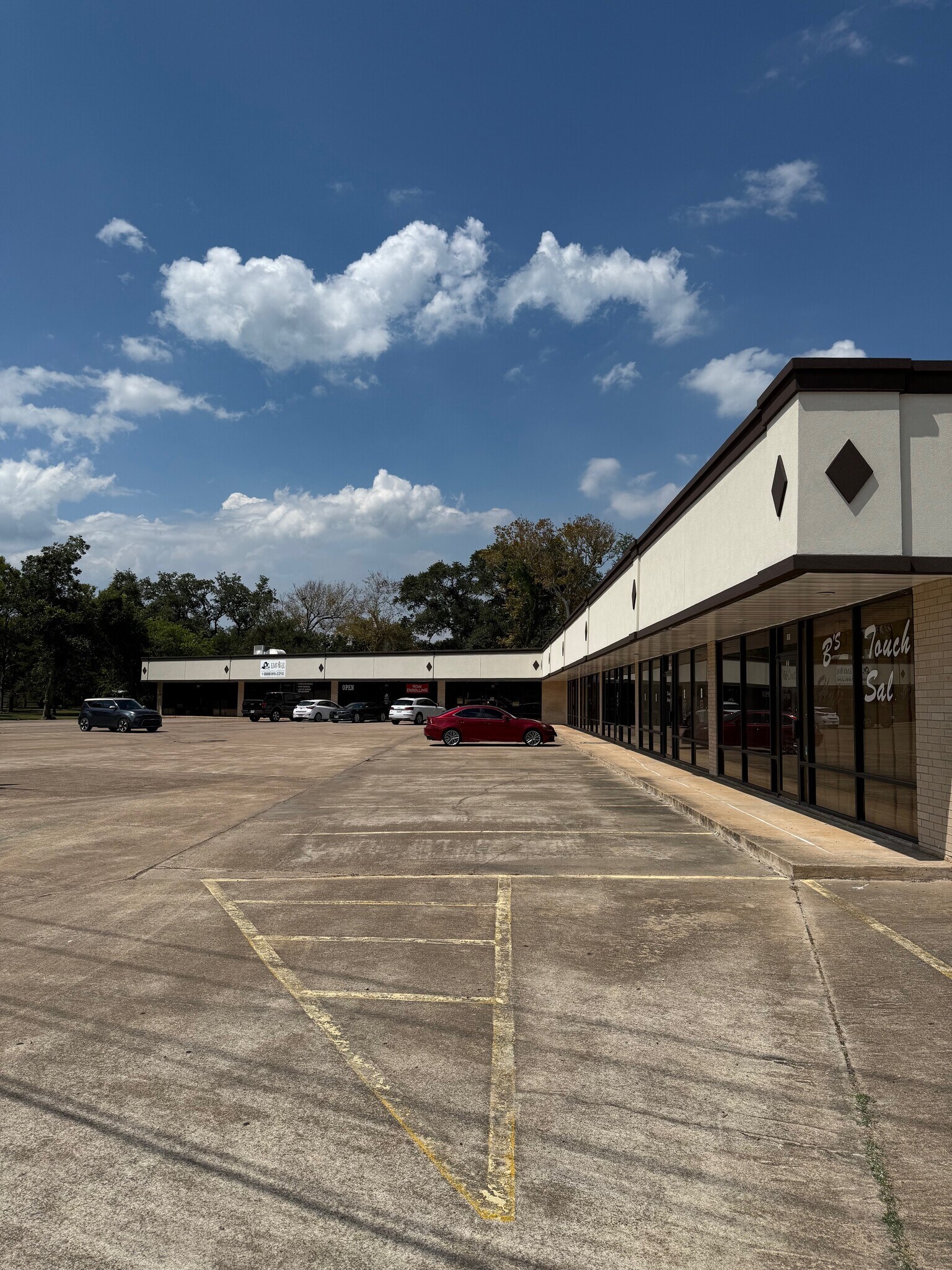 716 W Plantation Dr, Clute, TX for Rent
