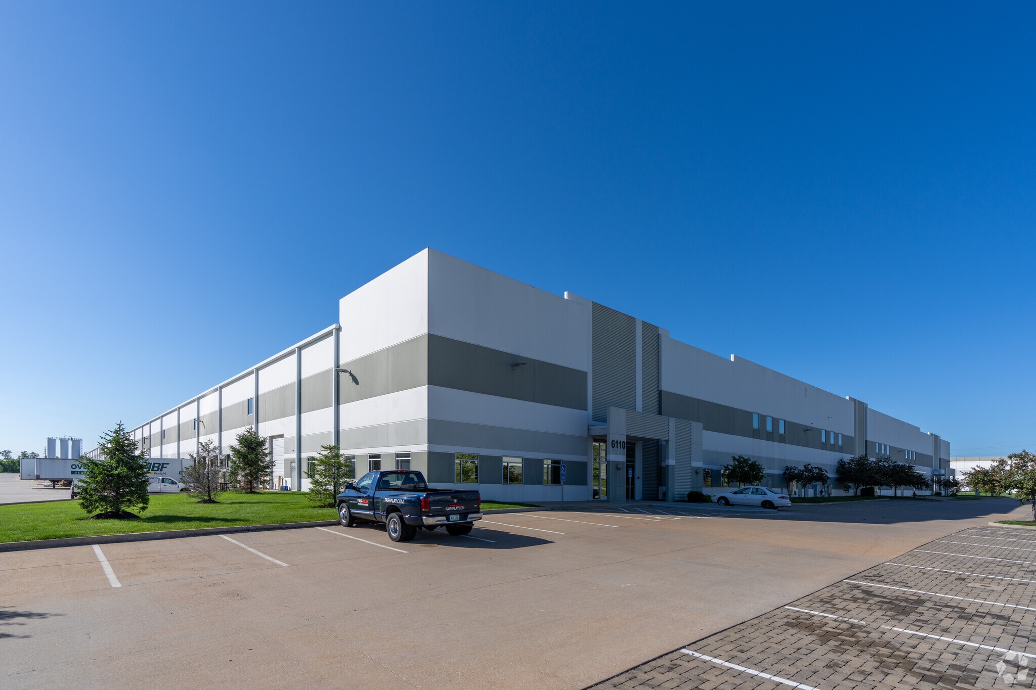6102-6122 Aviator Dr, Hazelwood, MO for Rent