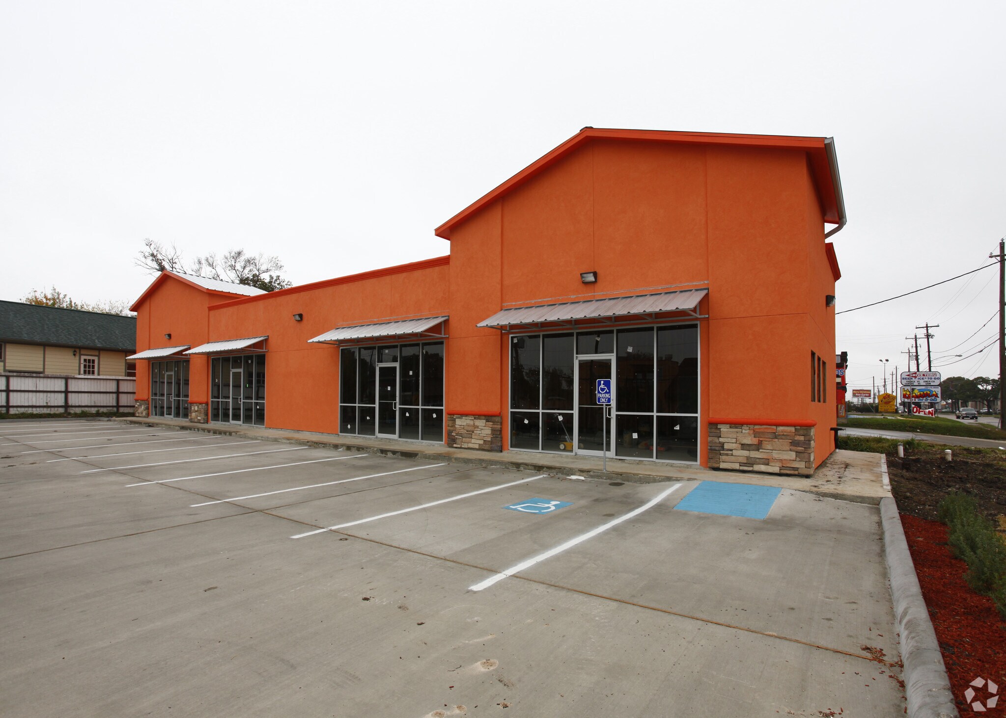 900 W Jackson St Pasadena, TX 77506 Retail Property for Sale on