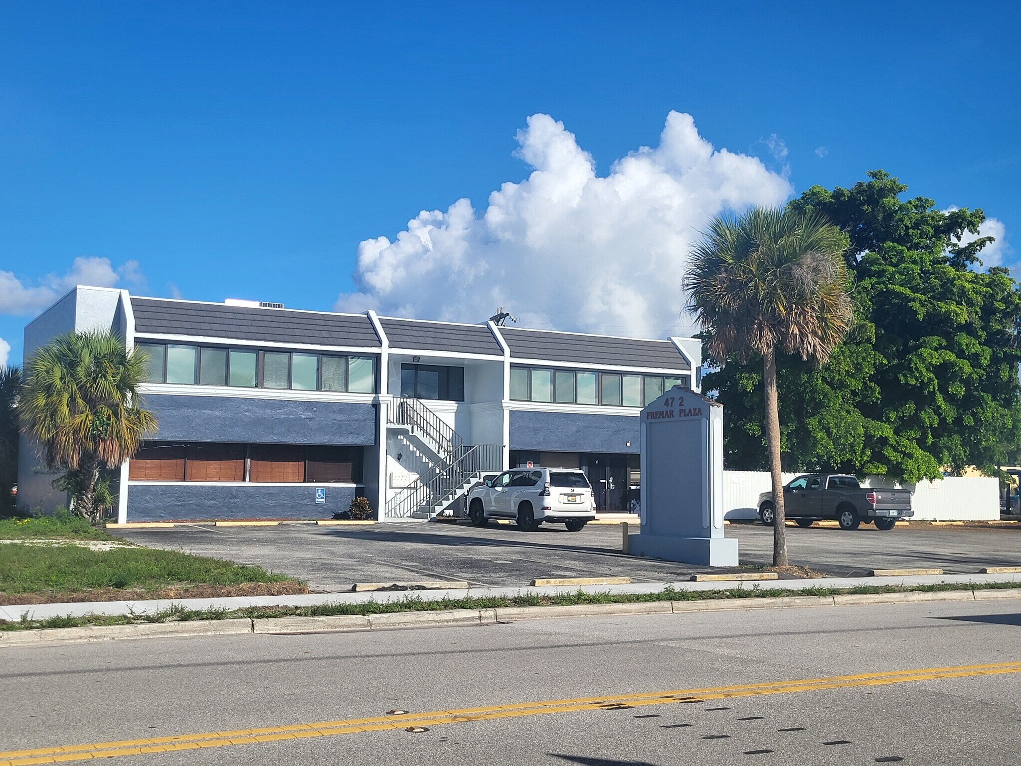 4712 SE 15th Ave, Cape Coral, FL for Sale