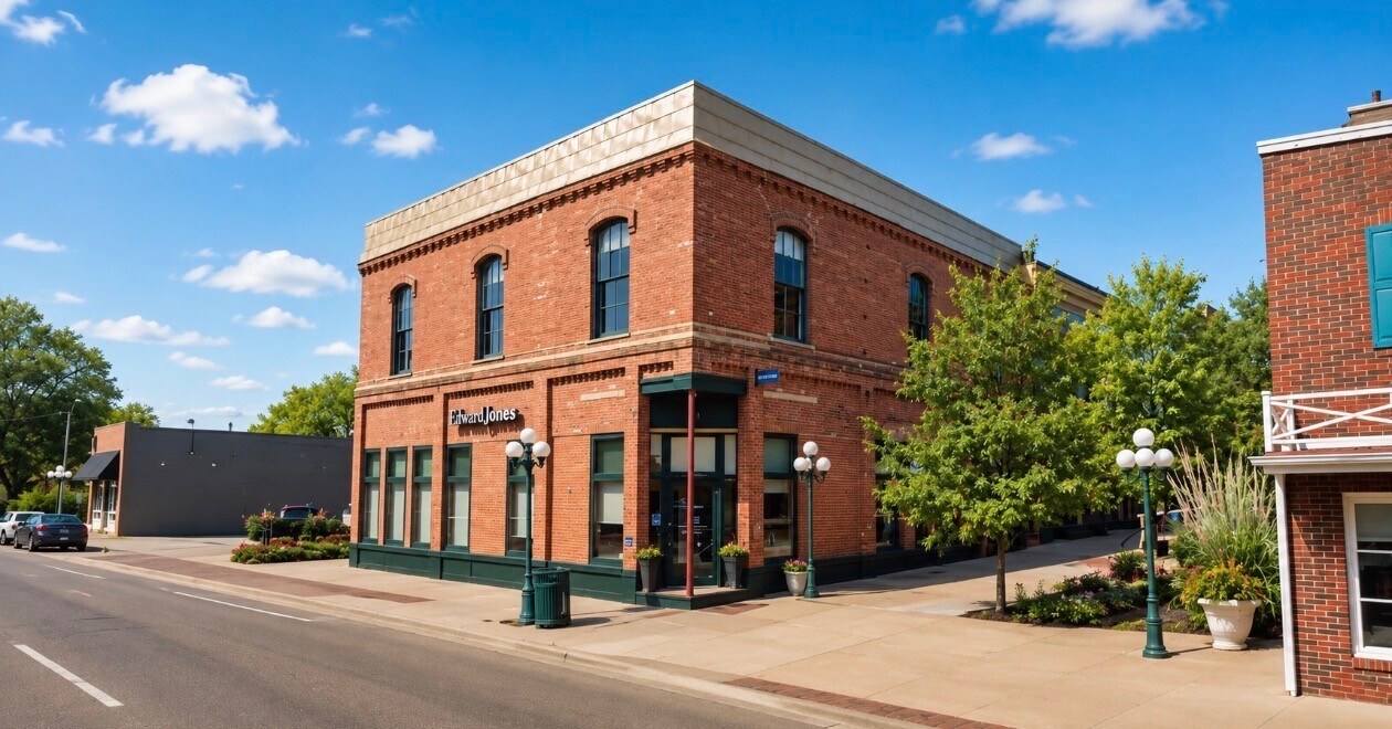 112 S 1st St, Monmouth, IL for Sale