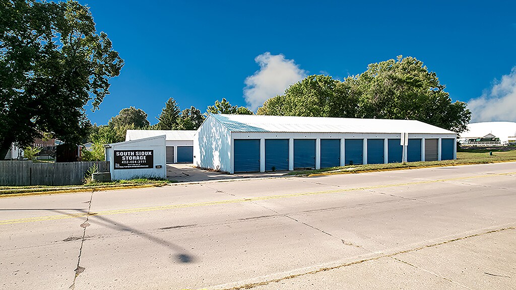 300 29th St, South Sioux City, NE for Sale