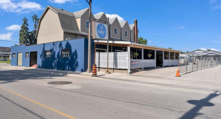 307 Queen St, Essex, ON for Sale