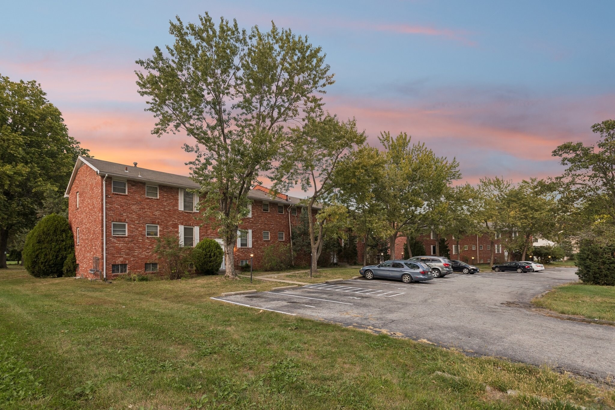 8000-8034 E 88th Ter, Kansas City, MO for Sale