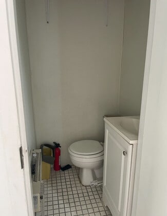 Middle Village, NY Retail - 7401 Metropolitan Ave St