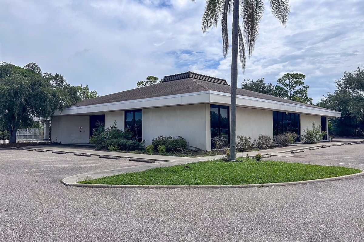 10290 Regency Park Blvd, Port Richey, FL for Sale