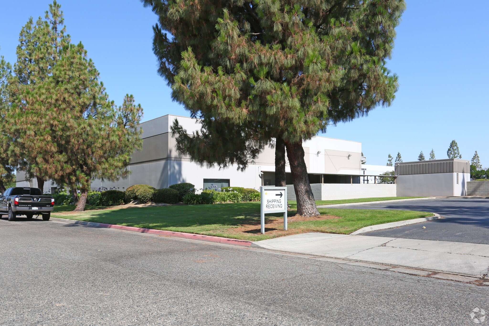 2842 N Business Park Ave Fresno, CA 93727 Industrial Property for Lease on
