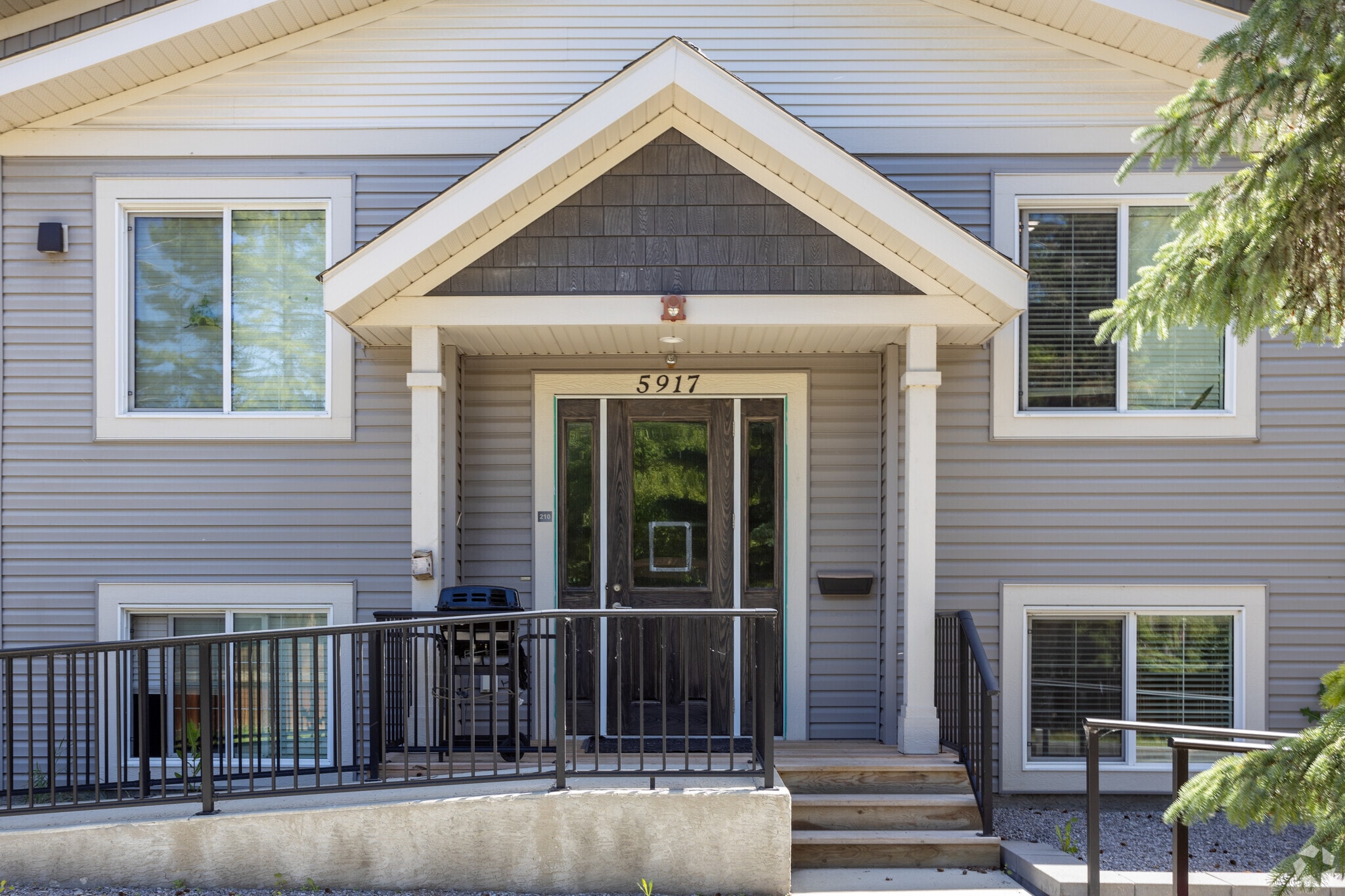 5917 51 Av, Red Deer, AB for Sale