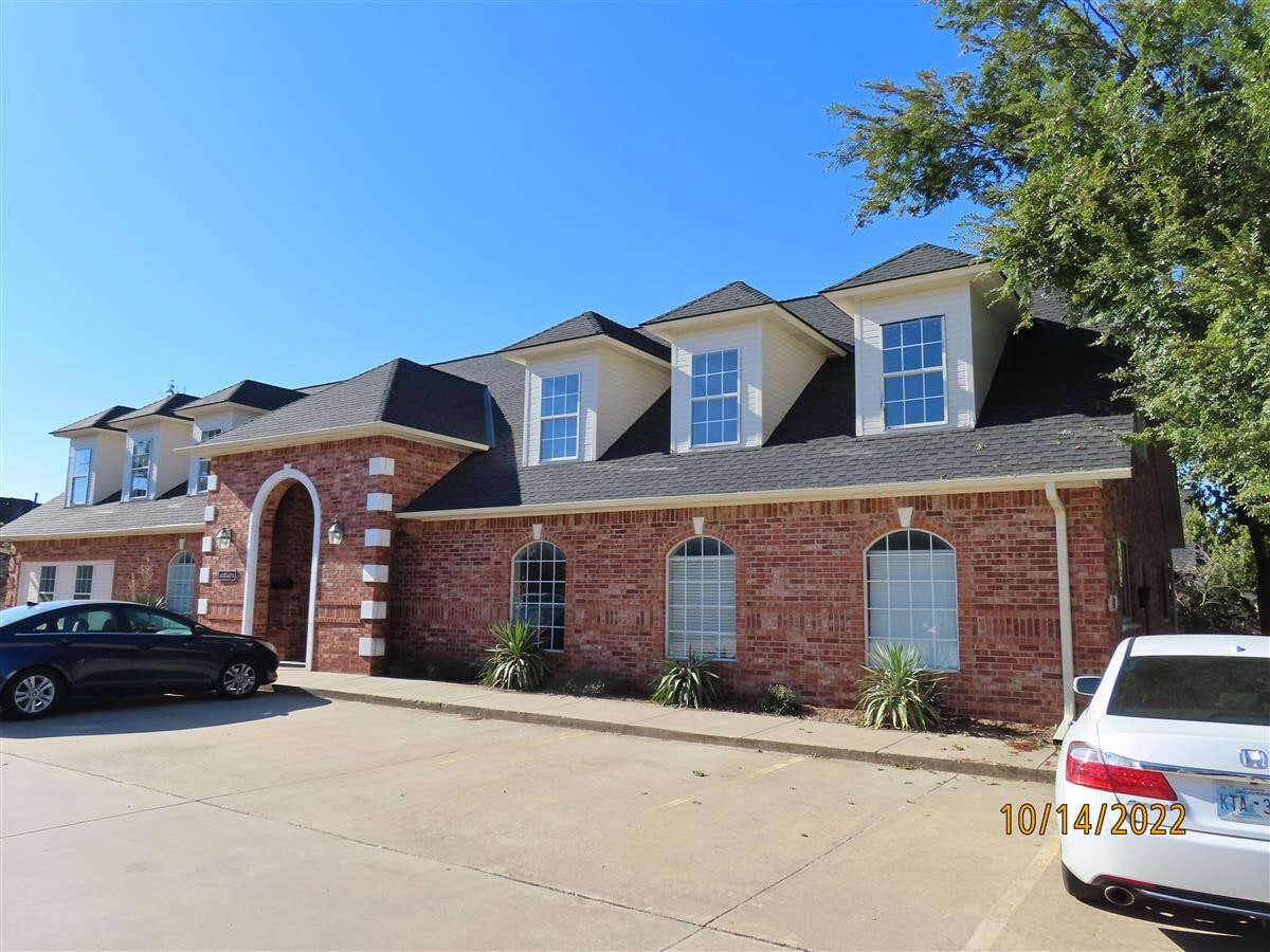 2412 Palmer Cir, Norman, OK for Sale
