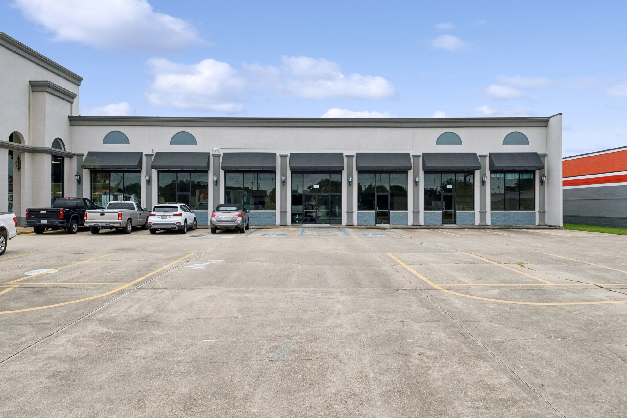 8180 Earhart Blvd, New Orleans, LA for Rent