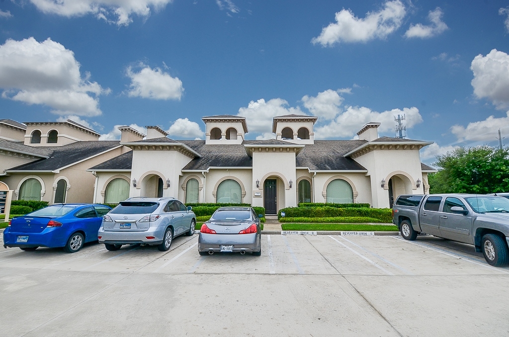 12802 Willow Centre Dr, Houston, TX for Sale