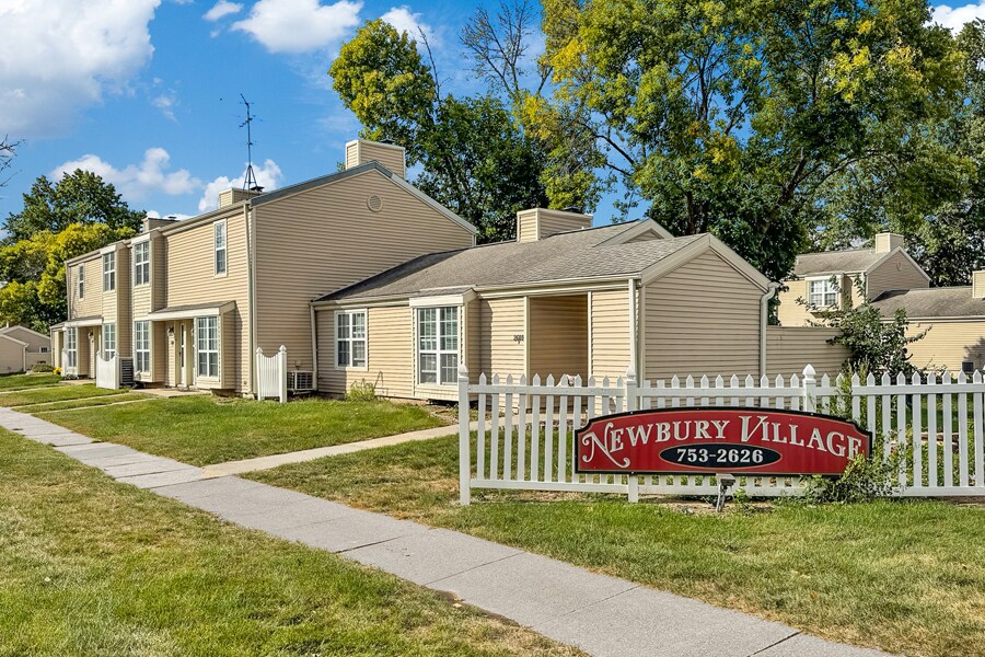 2645 Newbury Cir, Burlington, IA for Sale