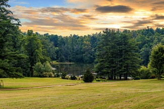 Flat Rock, NC Hospitality - 86 Lily Pad Ln