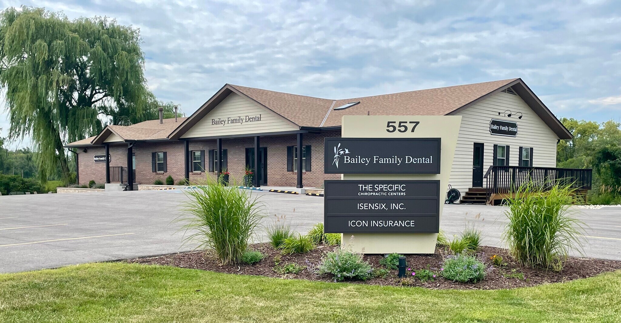 557 Cottonwood Ave Hartland, WI 53029 Office Property for Sale on