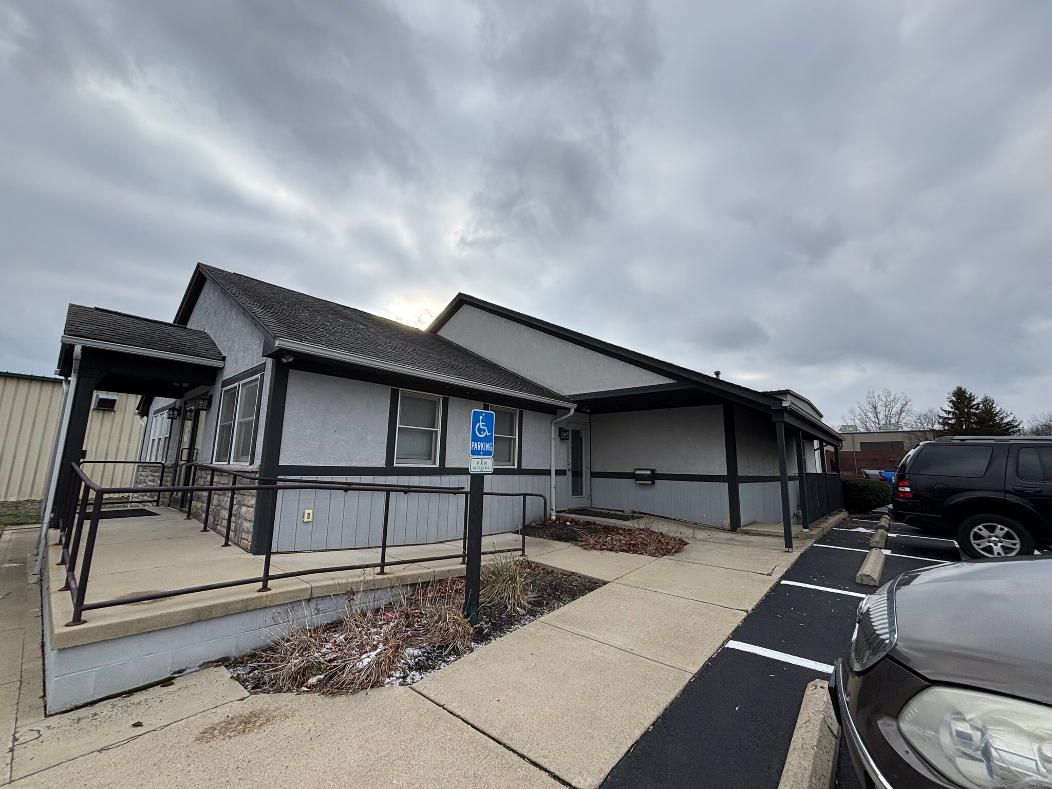 6481 Nicholas Dr, Columbus, OH for Rent