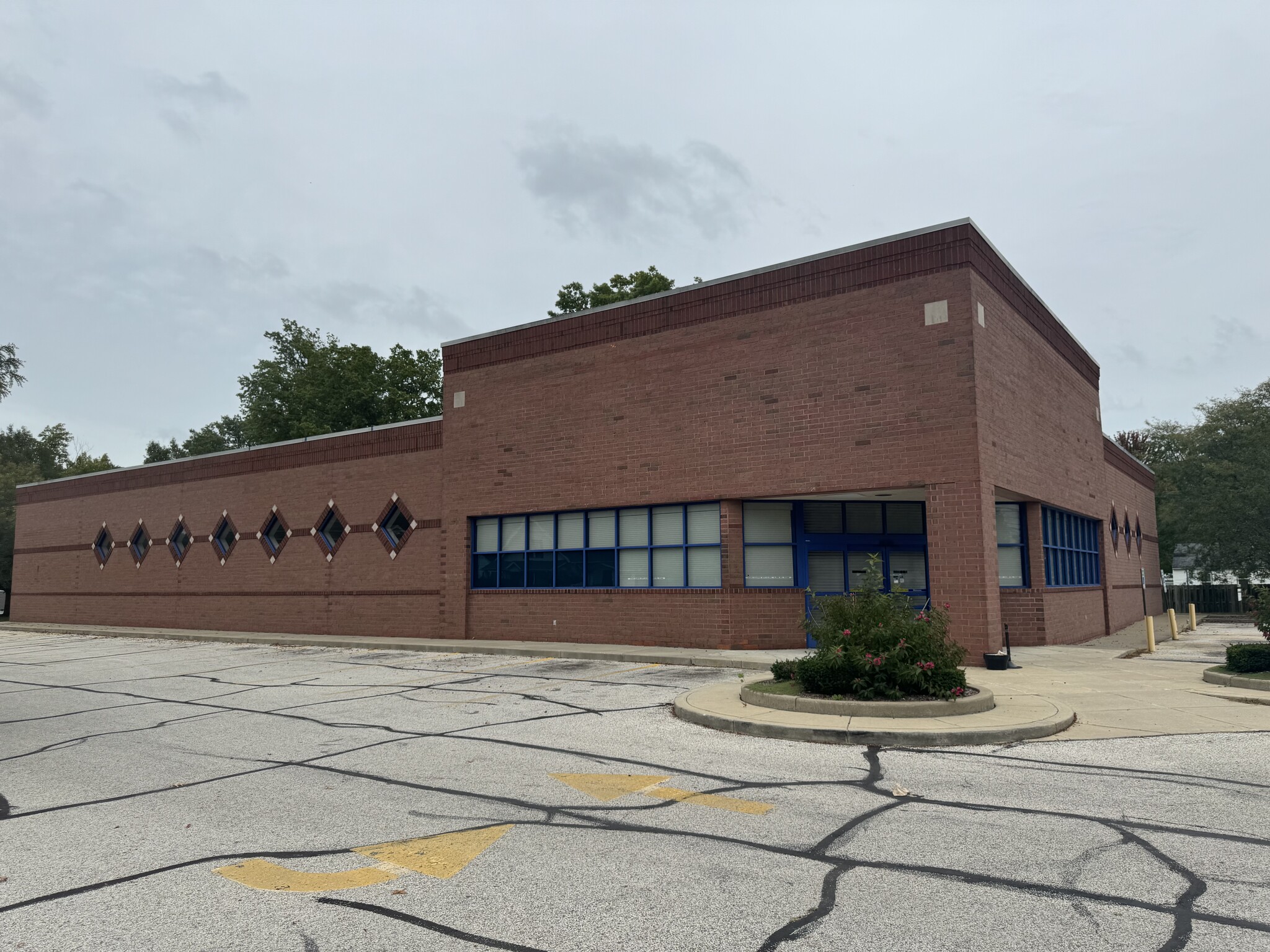 1560 Parkman Rd NW, Warren, OH for Sale