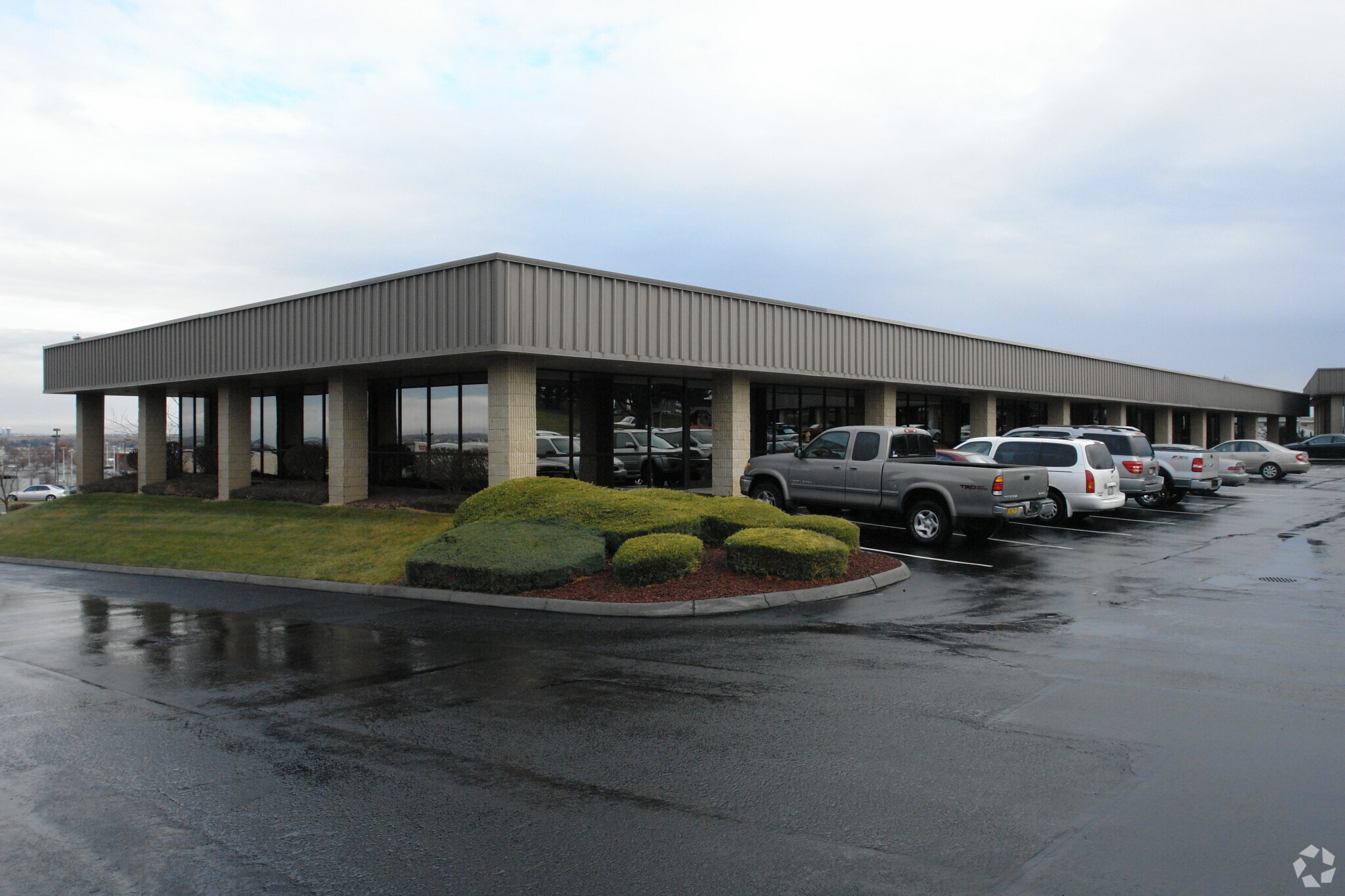 8203 W Quinault Dr, Kennewick, WA for Rent