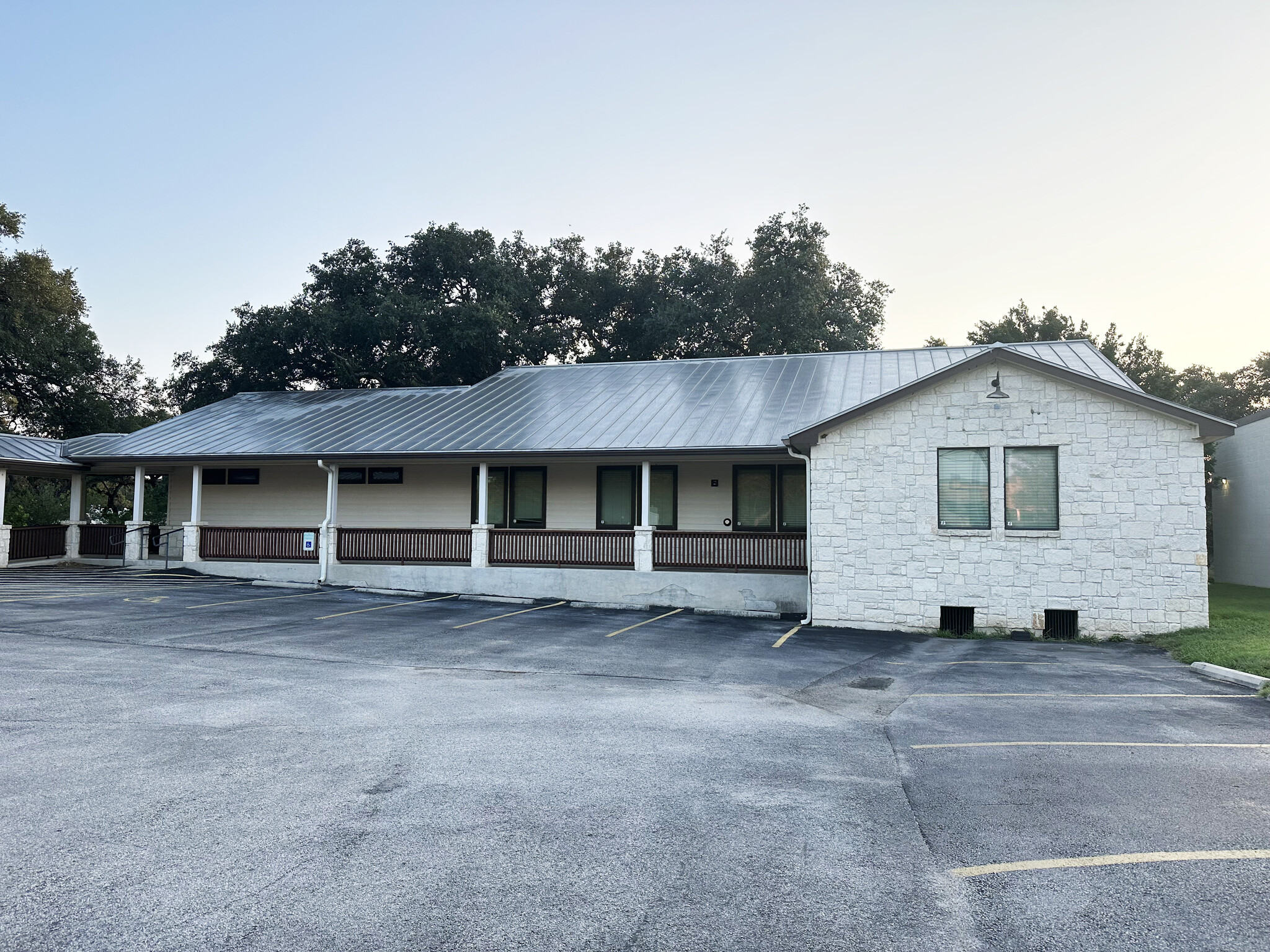 1411 S Main St, Boerne, TX for Sale