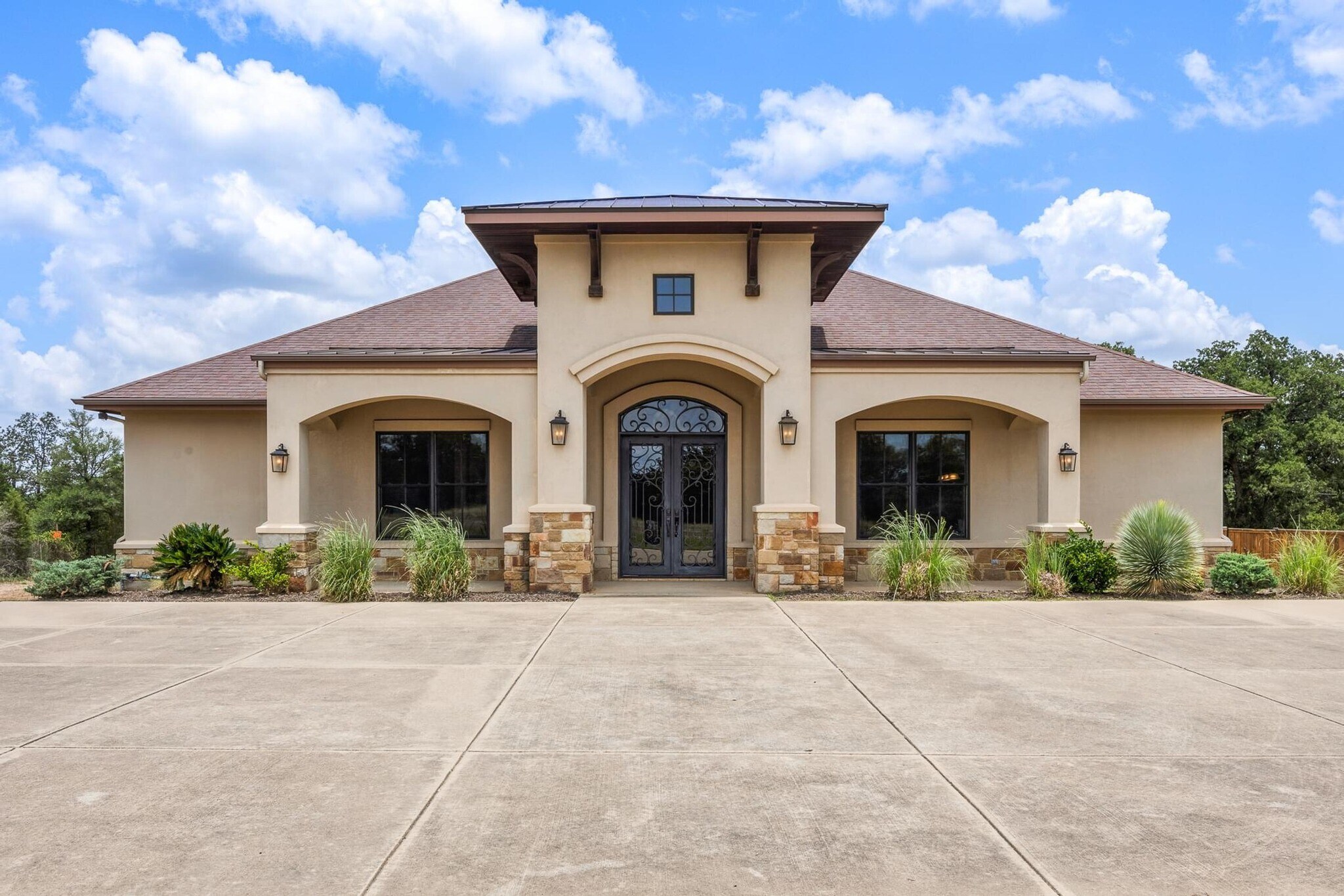 105 Applewood Dr, Cedar Creek, TX for Sale