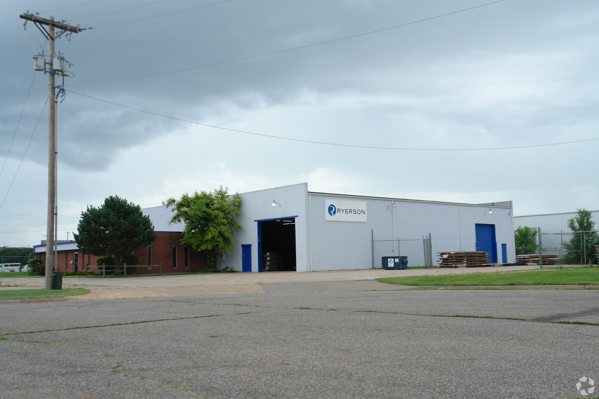 1874 S Florence Ct Wichita, KS 67209 Industrial Property for Lease on