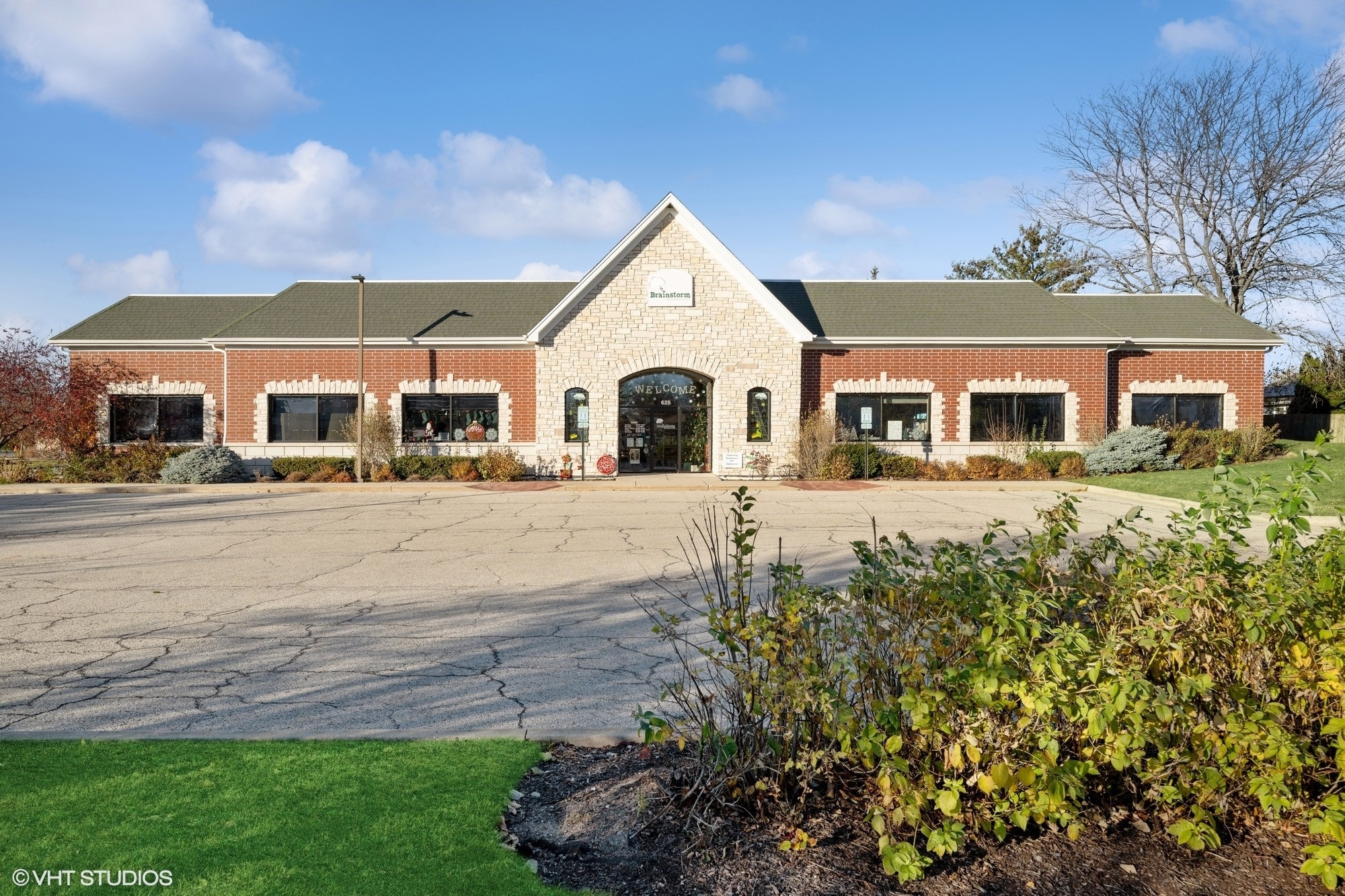 625 N Bridgeport Ter, Lindenhurst, IL for Sale