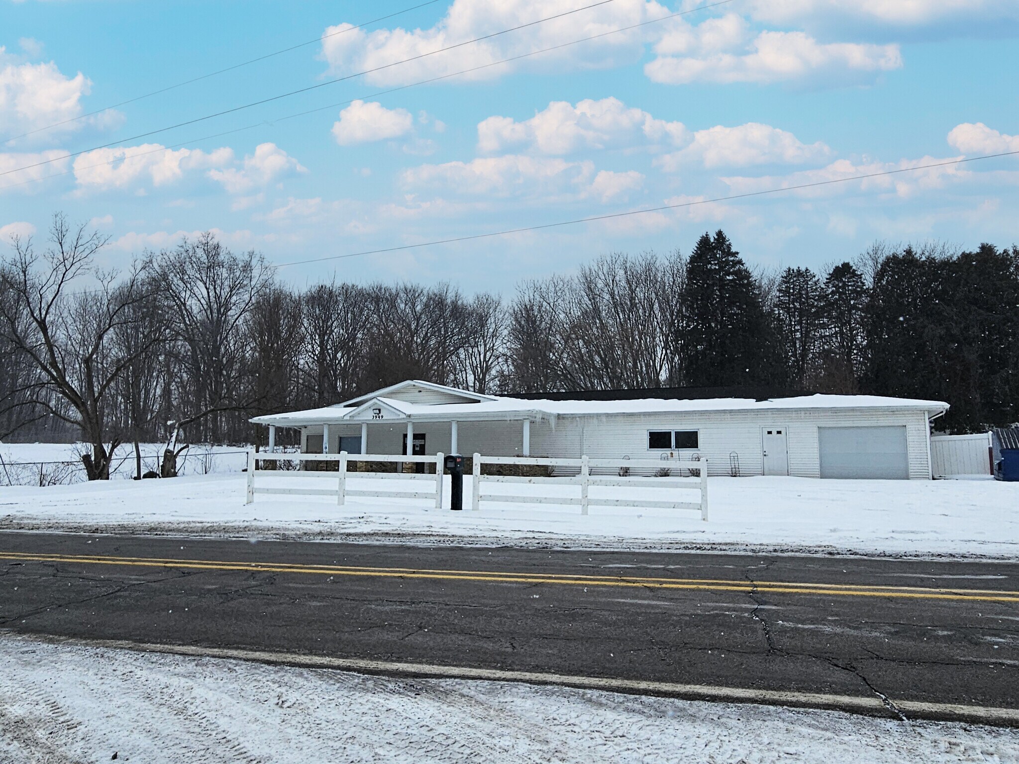 3949 N River Rd, Freeland, MI for Sale