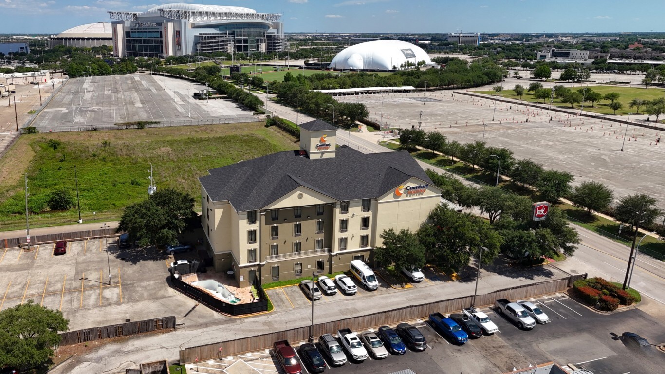 1055 McNee Rd, Houston, TX for Sale