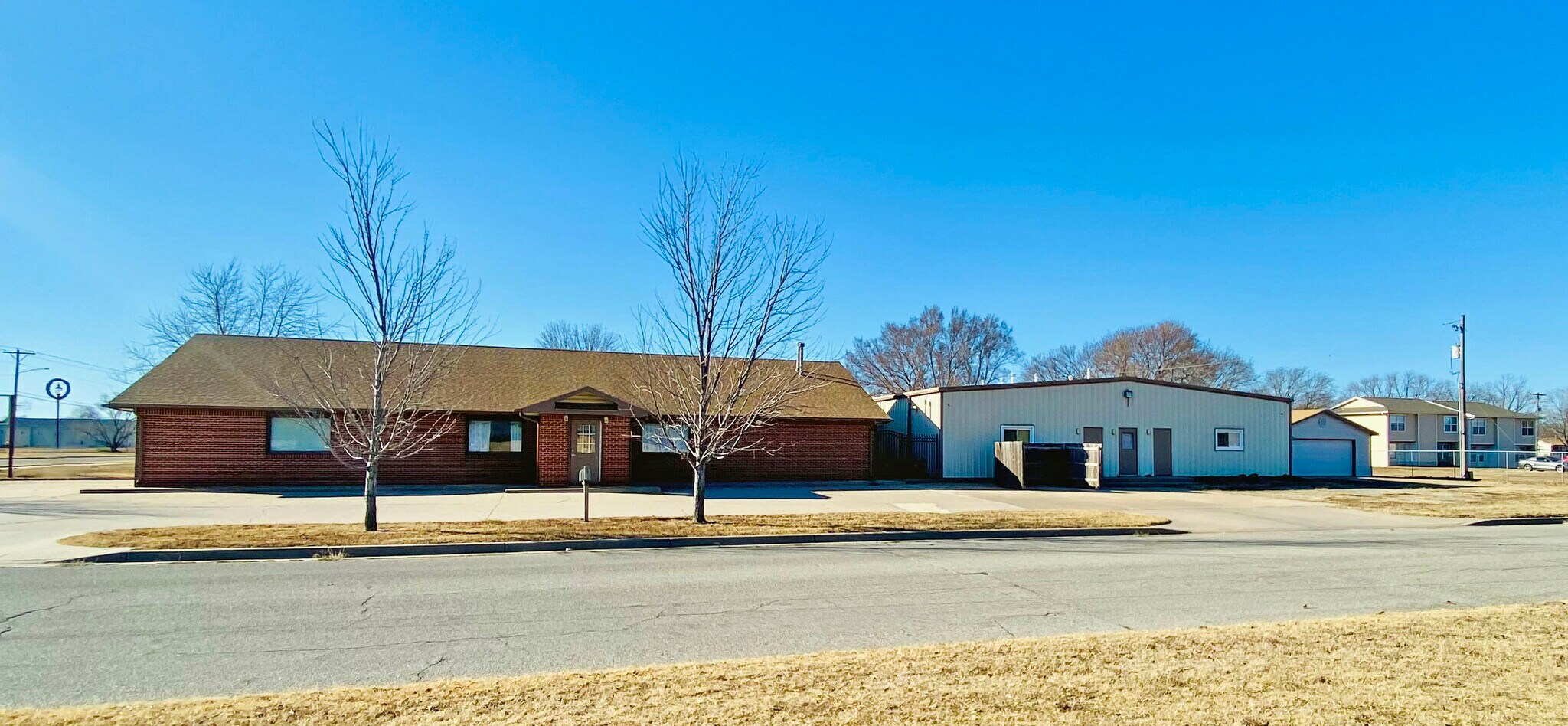 984 E Grand Ave, Haysville, KS for Sale