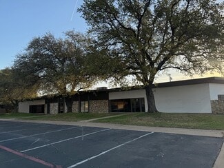Irving, TX Office/Medical, Office/Retail - 2912 N Macarthur Blvd