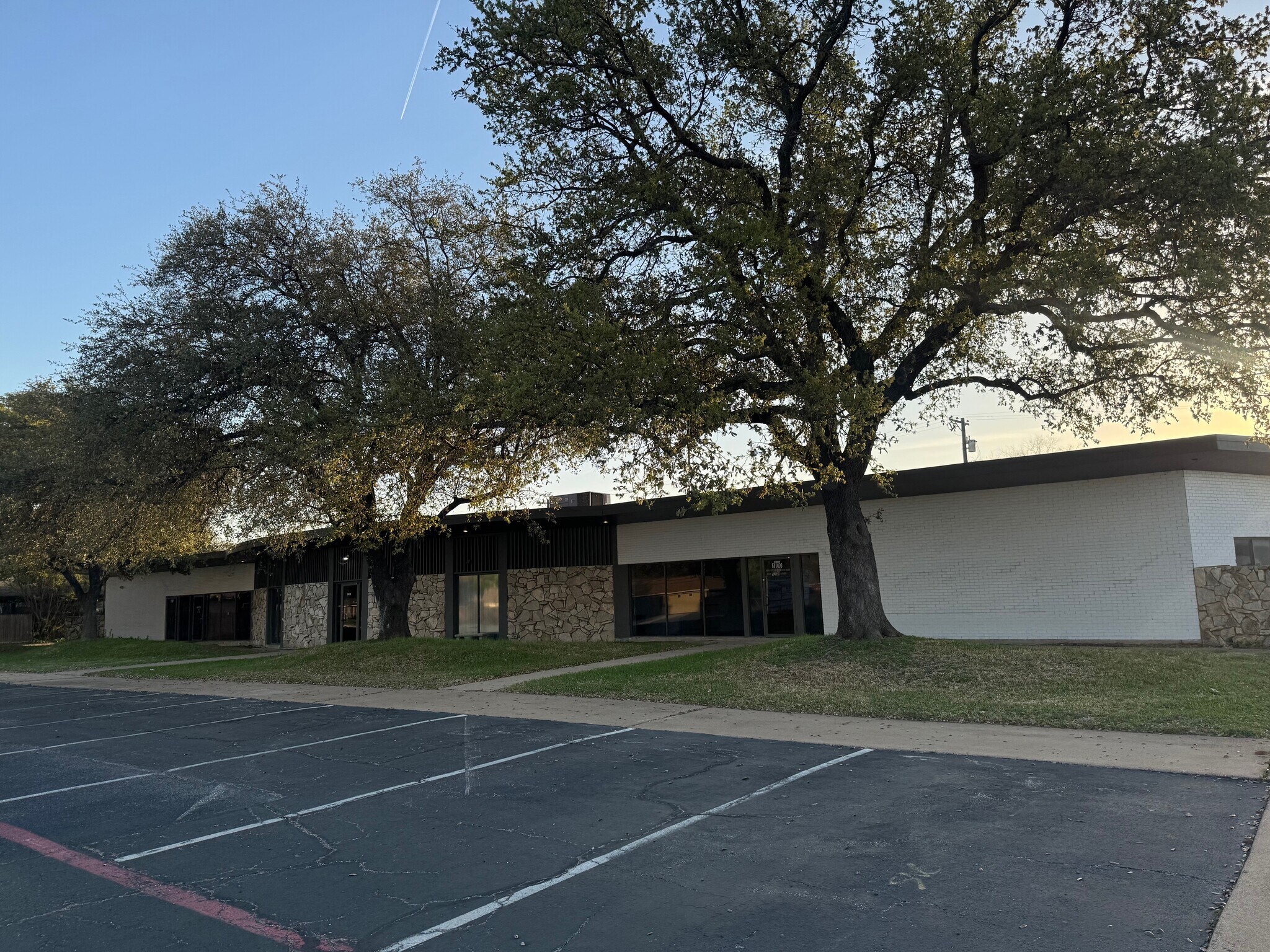 2912 N Macarthur Blvd, Irving, TX for Rent