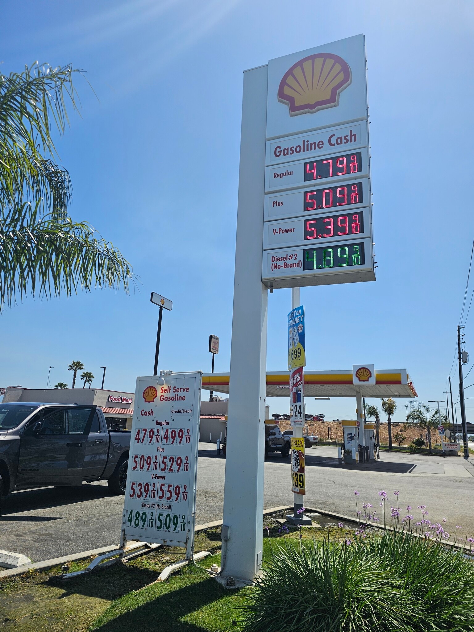 8101 E Brundage Ln, Bakersfield, CA for Rent