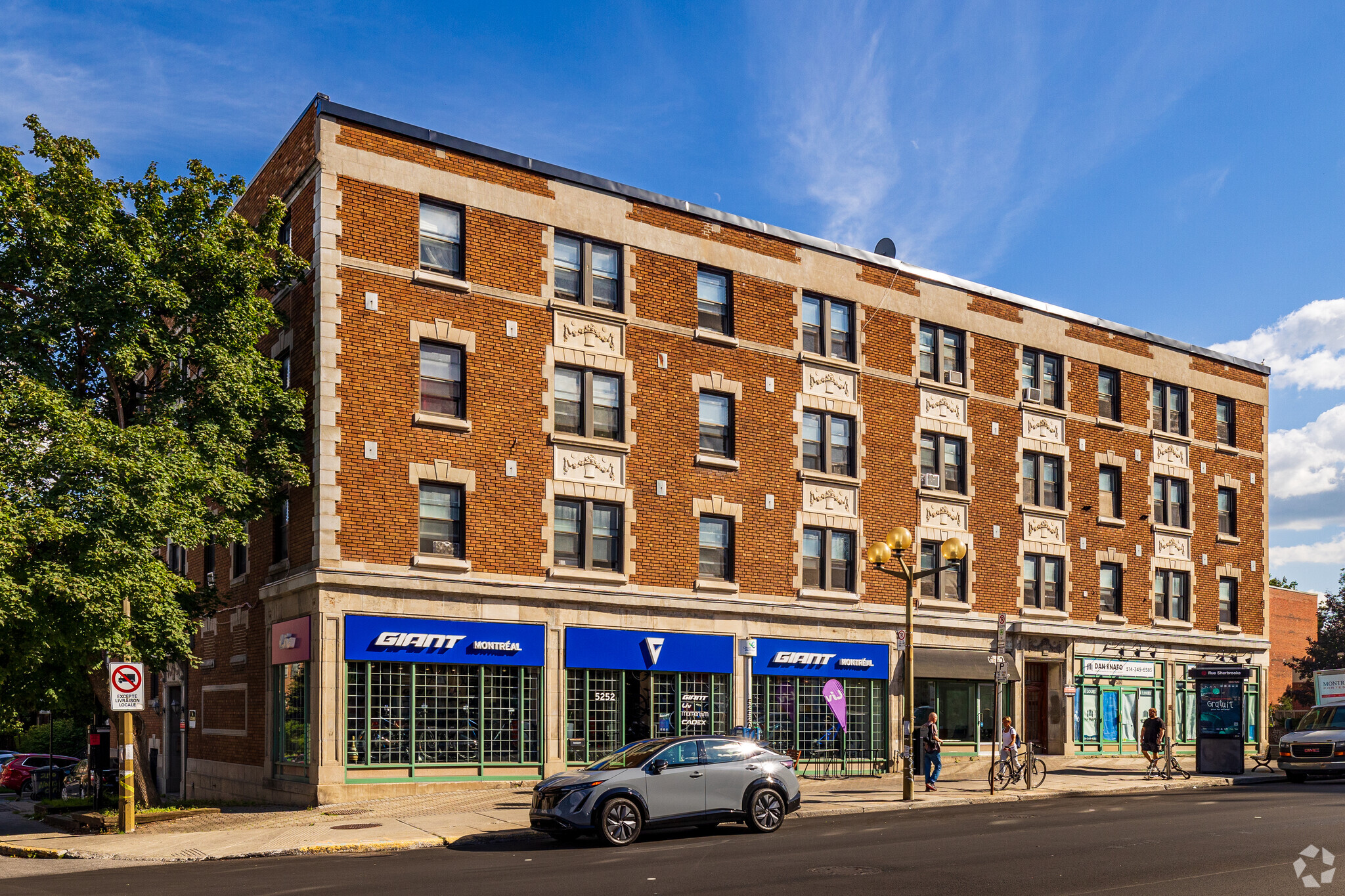 5360 Rue Sherbrooke O, Montréal, QC for Rent