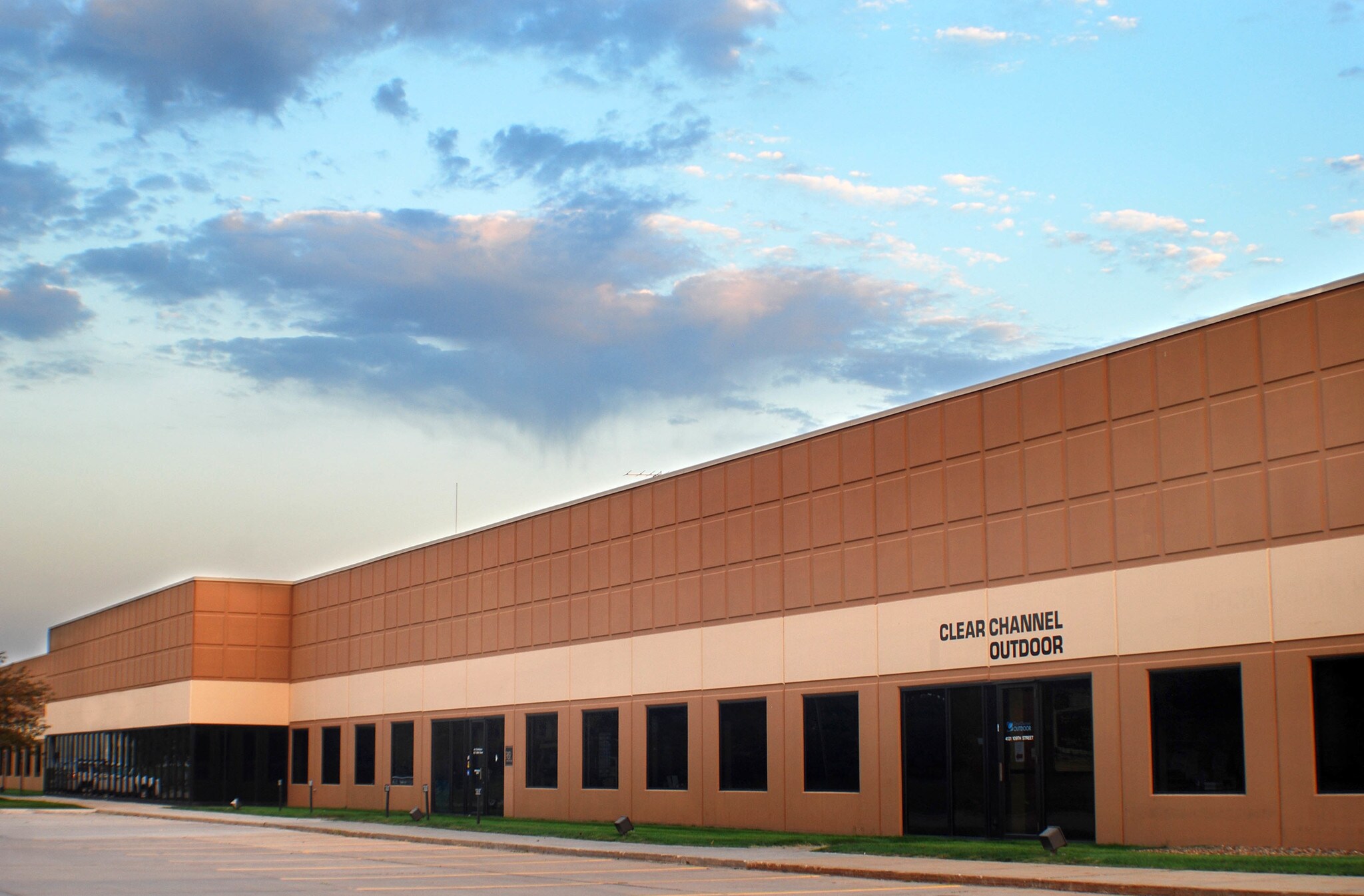 4131-4163 109th St, Urbandale, IA for Rent