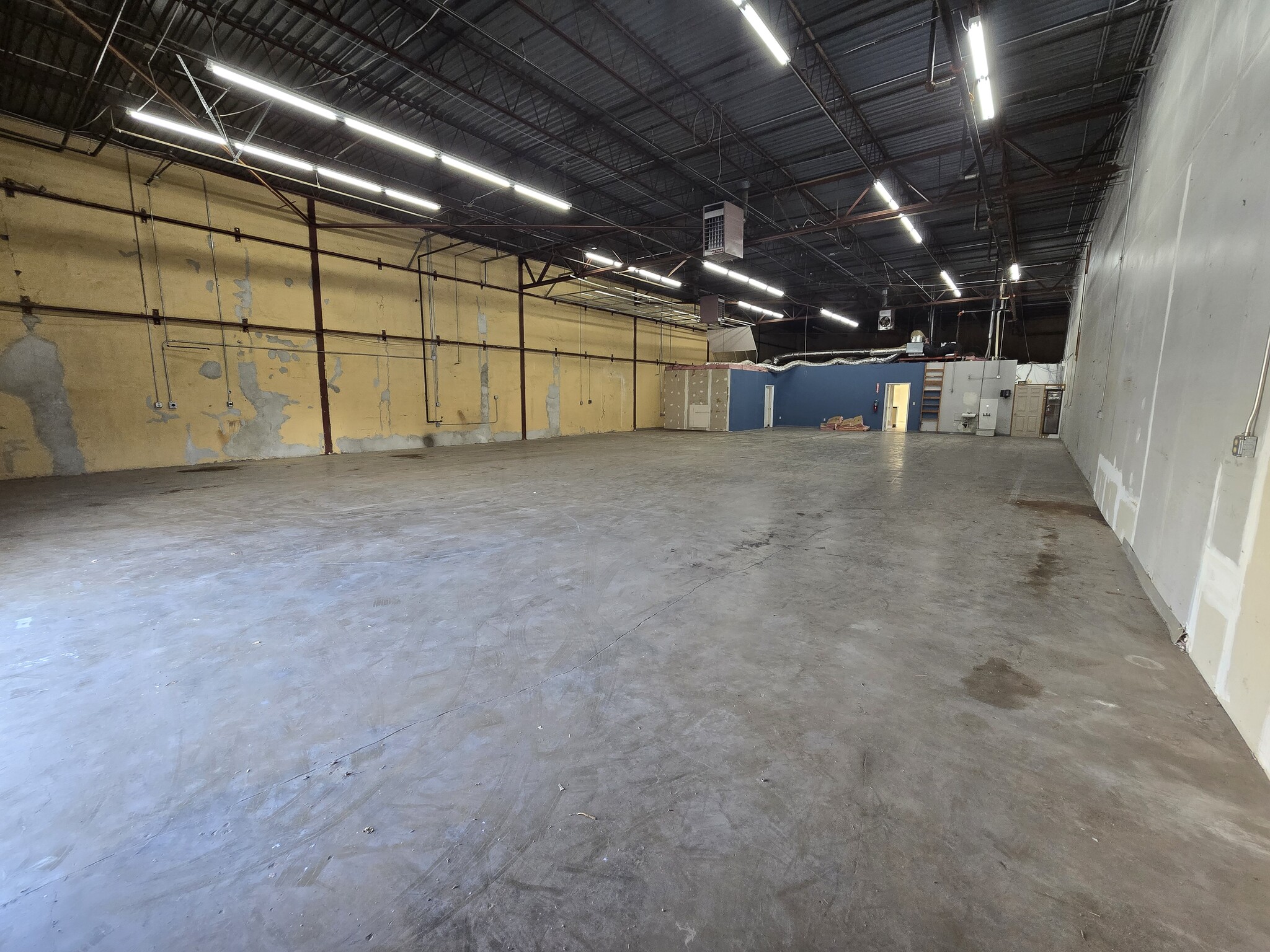 5700-5788 Distribution Dr, Memphis, TN for Rent