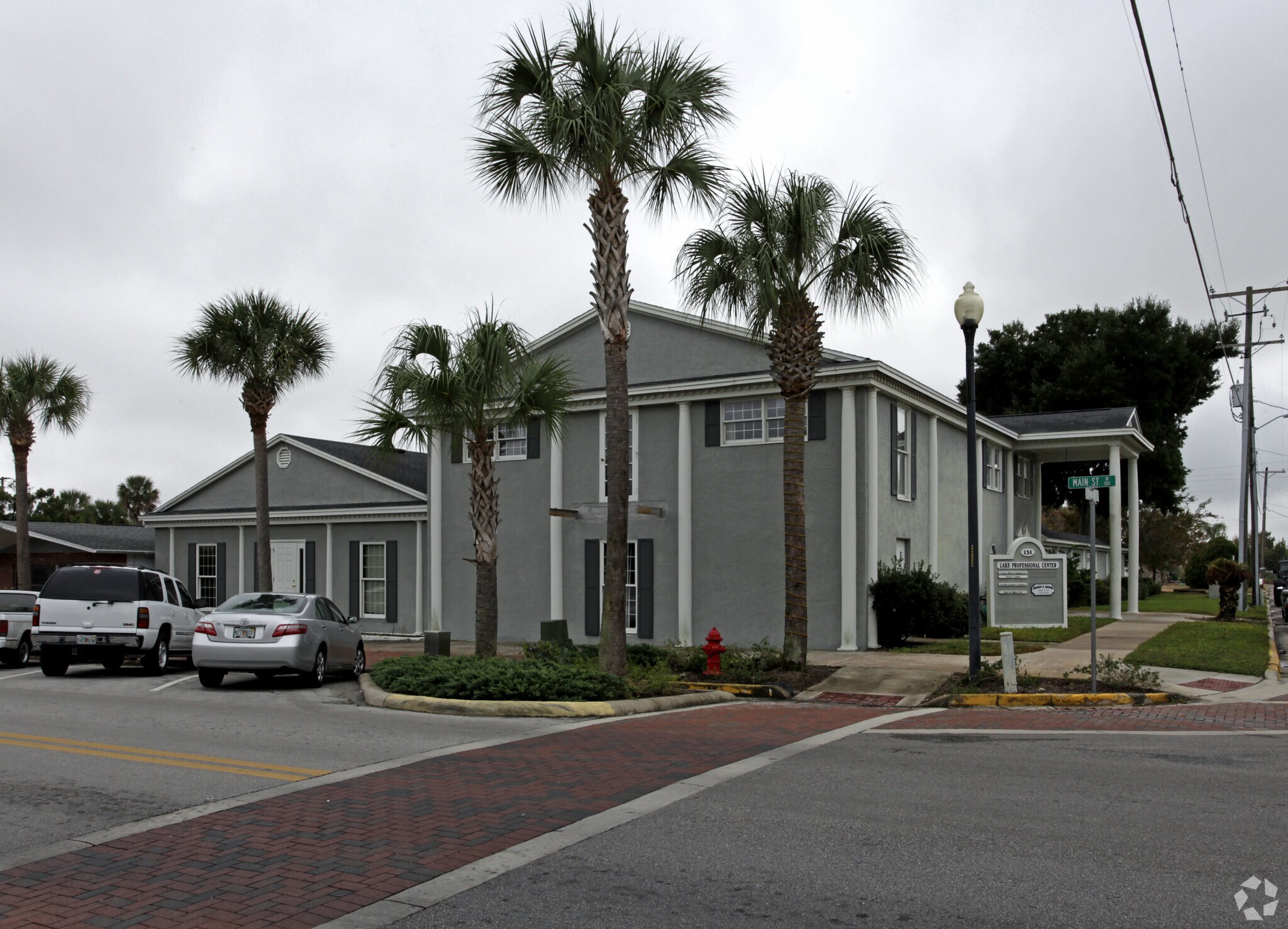 131 W Main St, Tavares, FL for Sale