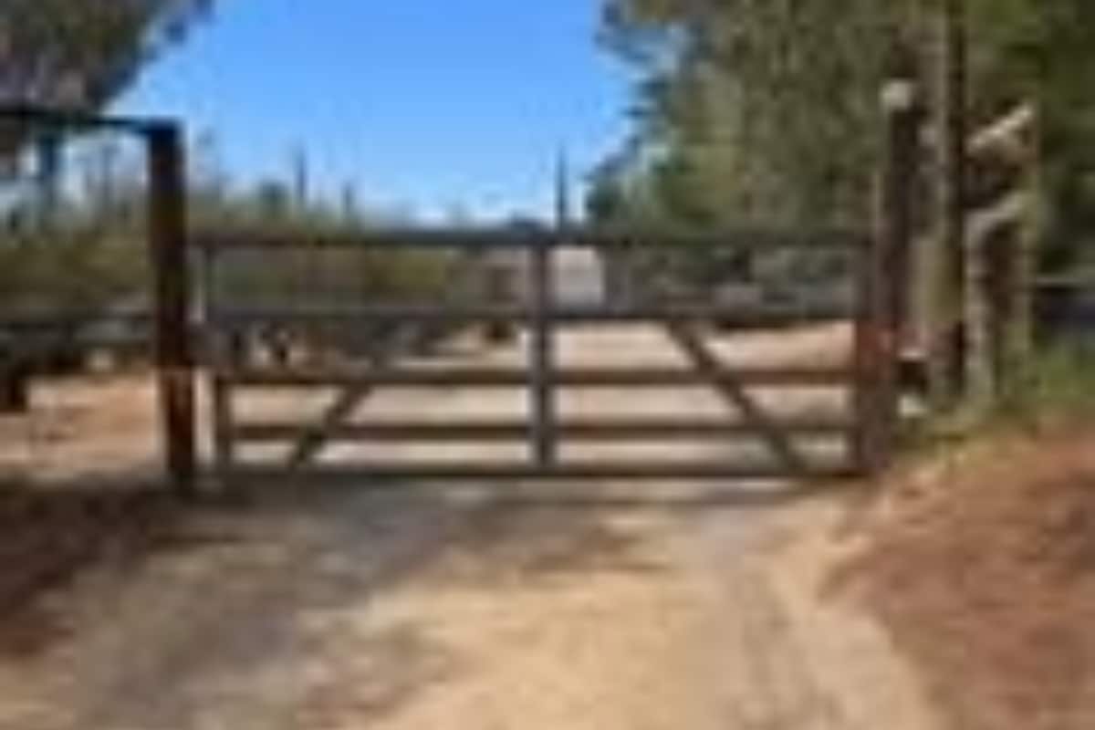 308 E Avenue R8, Palmdale, CA for Sale