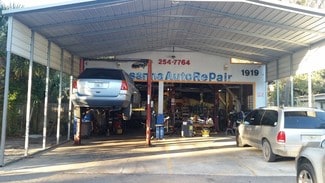 1919 W Saint Joseph St  